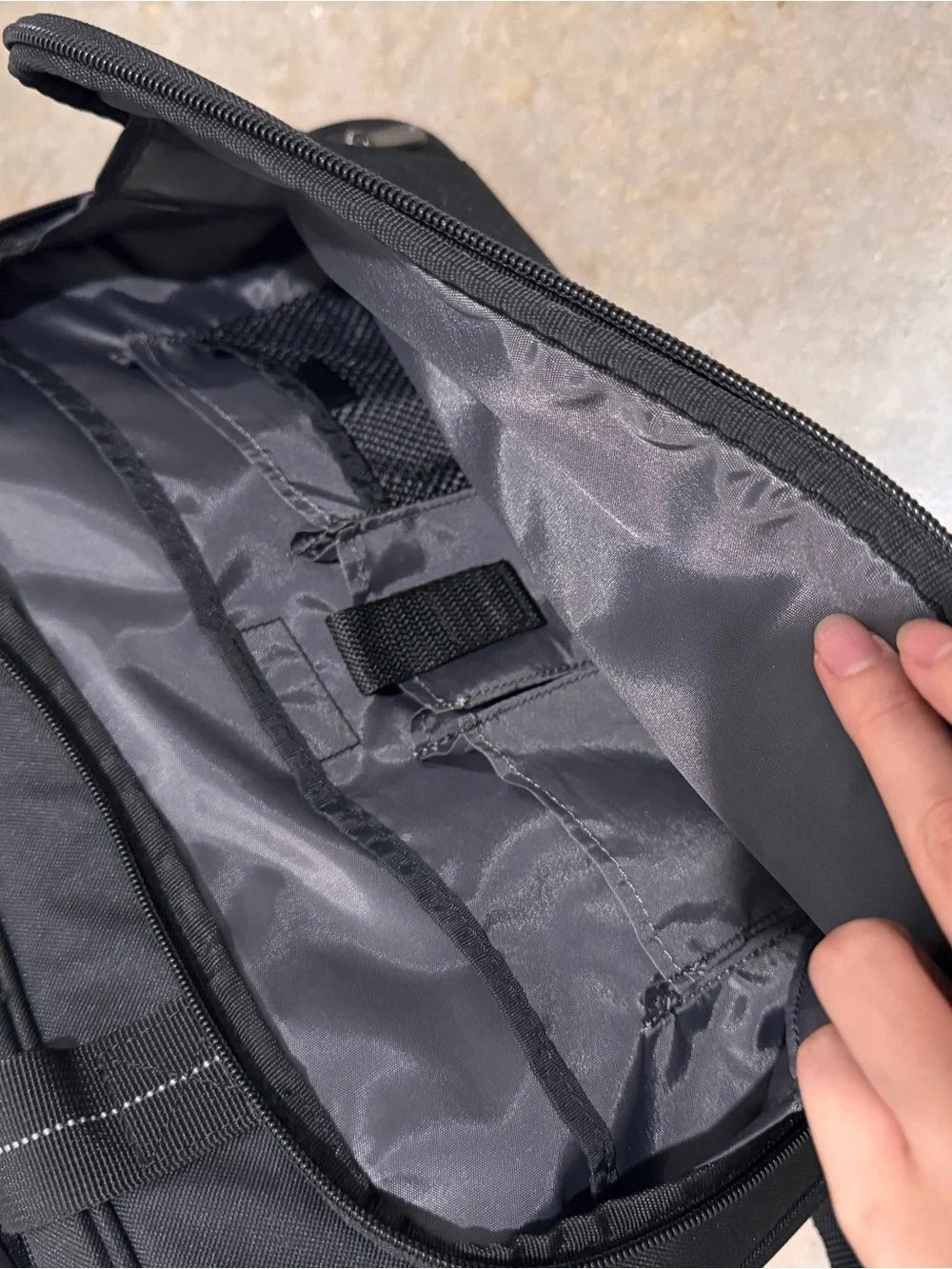 Targus Black Men's Laptop Messenger Bag with Shoulder Strap